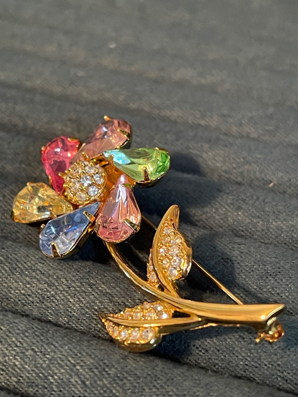 Joan Rivers Classic Spring Spinning Pastel Flower Pinwheel Rhinestone Brooch - Picture 8 of 8
